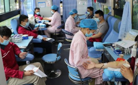 “不忘初心 热血战疫” 6686体育网页登录开展无偿献血活动