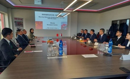 孙立杰一行到6686体育网页登录欧洲研发中心考察调研