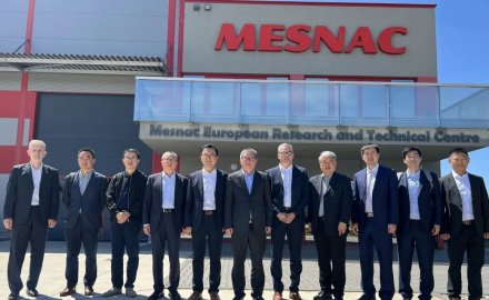 商务部欧洲司司长余元堂一行到6686体育网页登录欧洲研发中心调研