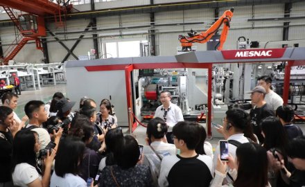 媒体见面会进车间 6686体育网页登录解码智能装备的高质量发展